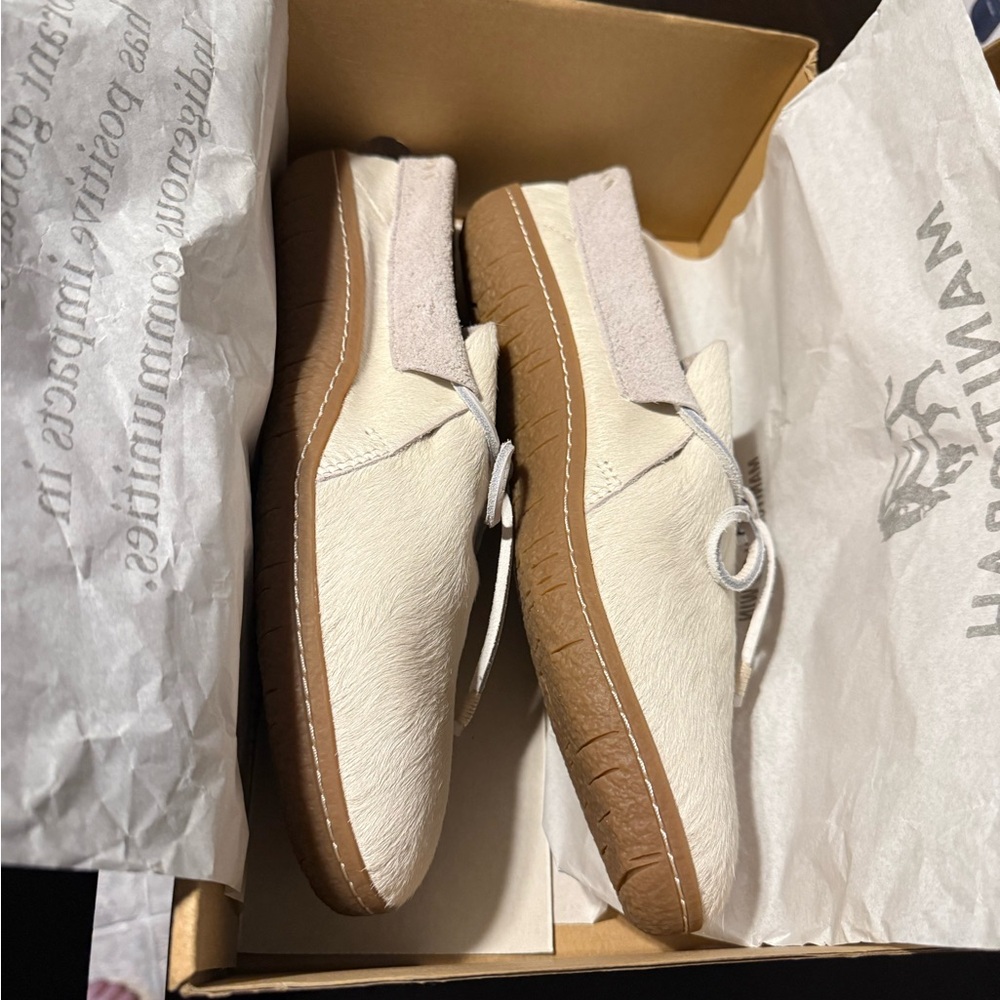 Manitobah Women's ponyhair Moccasins - white - Picture 3 of 5